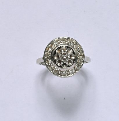 Bague en or 18K (750/oo) et platine (850/oo),...
