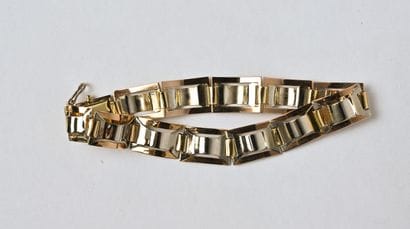 Bracelet en or 18K (750/oo) de 3 tons à maillons...