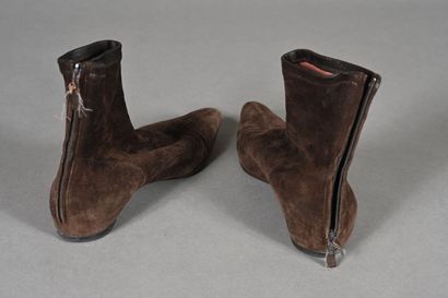 CHRISTIAN DIOR. Paire de bottines plates...