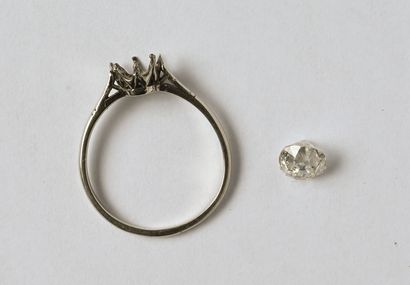 Bague solitaire en or gris 14K (585/oo) agrémentée...