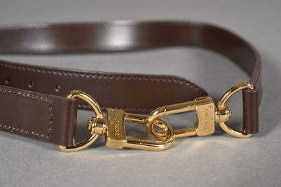 LOUIS VUITTON. Anse bandoulière en cuir glacé...
