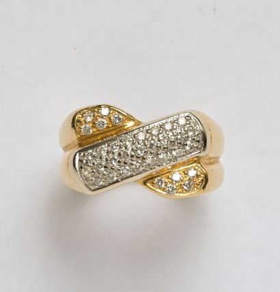 Bague en or 18K (750/oo) de 2 tons formant...