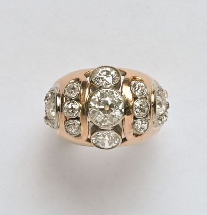 Bague en or 18K (750/oo) de 2 tons à décor...