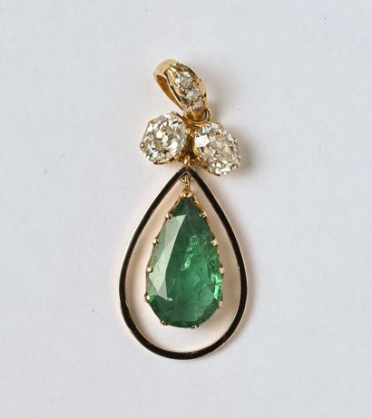 Pendentif en or jaune 18K (750/oo), la bélière...