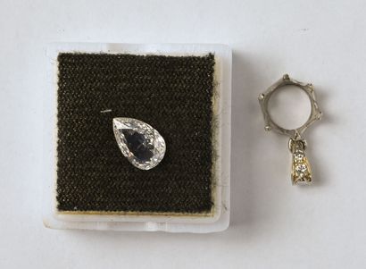 Diamant taillé en poire pesant 1,54 ct, avec...