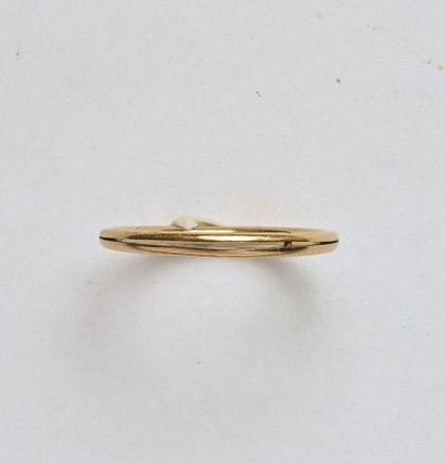 Alliance en or jaune 18K (750/oo) lisse formée...