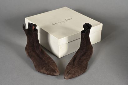 CHRISTIAN DIOR. Paire de bottines plates...