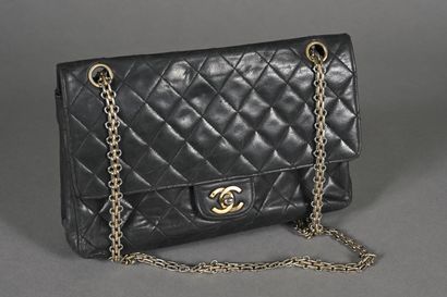 CHANEL Vintage. Sac Timeless en cuir noir...