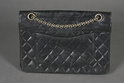 CHANEL Vintage. Sac Timeless en cuir noir...