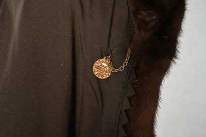 ATELIER GHIBLER. Manteau en vison glow, travail...