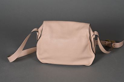 CHLOE. Grand sac besace Marcie en cuir grainé...