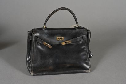 HERMES Paris. Sac Kelly 28 en box noir, bijouterie...