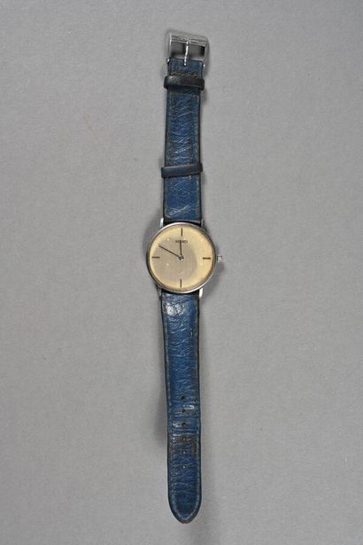 HERMES. Montre à cadran rond en métal argenté,...