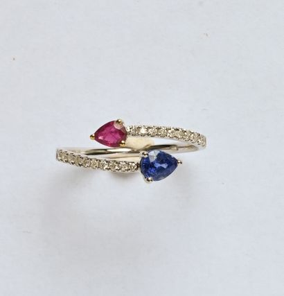 Bague croisée ouverte en or gris 18K (750/oo)...
