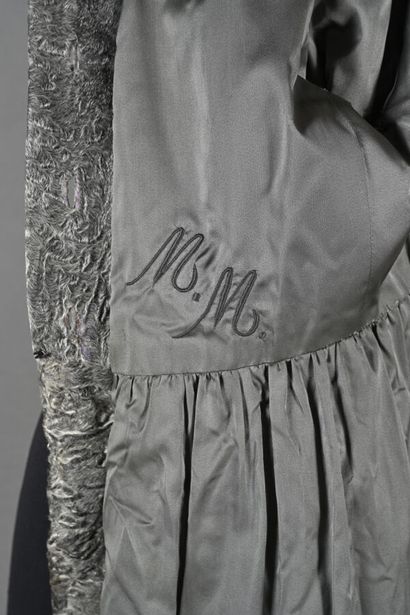 Manteau en Astrakan swakara gris, d'esprit...