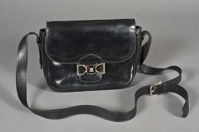 CELINE Vintage. Sac en box noir, fermoir...