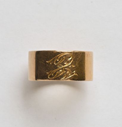 Anneau large plat en or jaune 18K (750/oo)...
