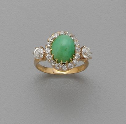 Bague en or jaune 14K (585/oo) centrée d'un...
