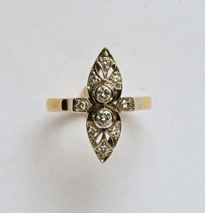 Bague en or 18K (750/oo) de 2 tons le motif...