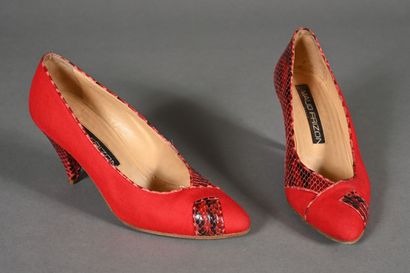 MAUD FRIZON. Paire d'escarpins en toile rouge...