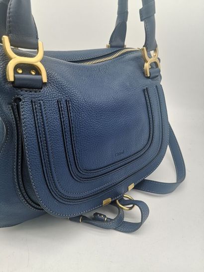 CHLOE. Sac Marcie en cuir grainé bleu marine...