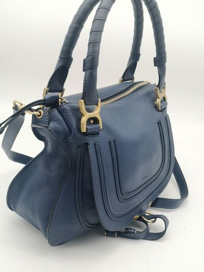 CHLOE. Sac Marcie en cuir grainé bleu marine...