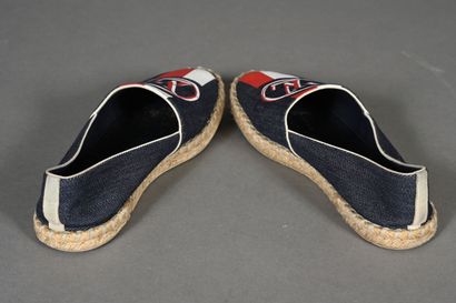 LOUIS VUITTON Paire d'espadrilles en toile...