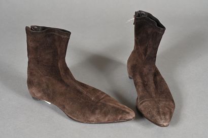 CHRISTIAN DIOR. Paire de bottines plates...