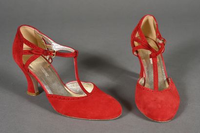 INES DE LA FRESSANGE. Pair of terracotta...