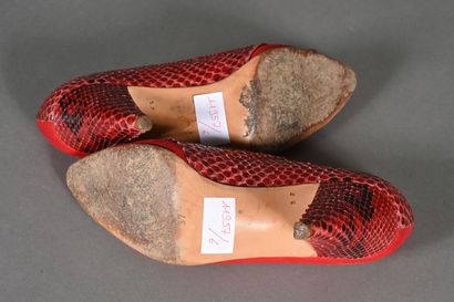 MAUD FRIZON. Paire d'escarpins en toile rouge...