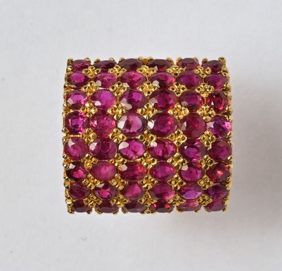 Bague en or jaune 14K (585/oo), le plateau...