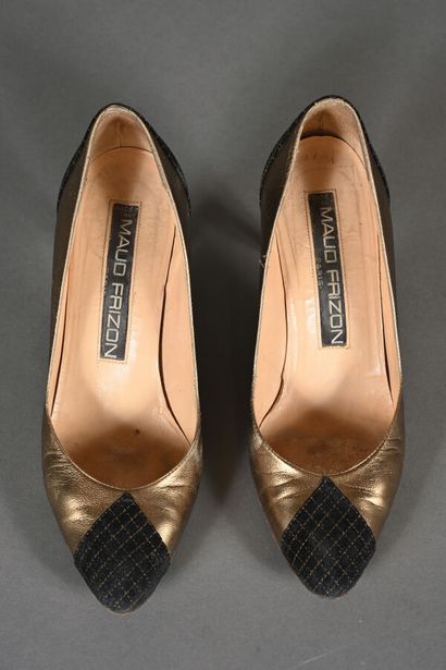 MAUD FRIZON. Paire d'escarpins en cuir mordoré...