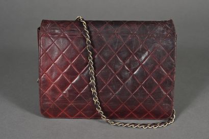 CHANEL Vintage. Clutch bag in quilted burgundy...