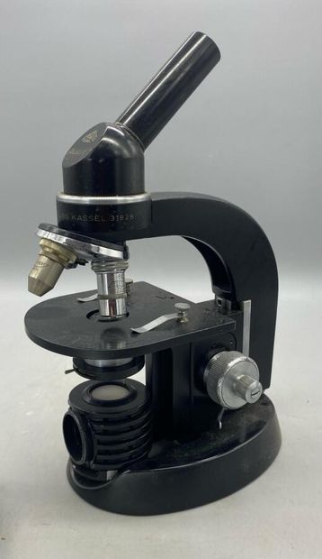 HERTEL & REUSS Optik, Cassel. Microscope...