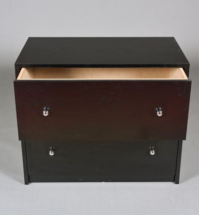 Lot comprenant : 
Commode en mélaminé noir...