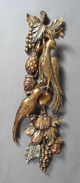 Elément d'applique en bois sculpté, polychromé...