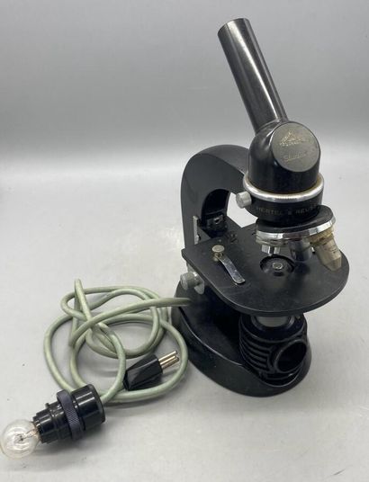 HERTEL & REUSS Optik, Cassel. Microscope...