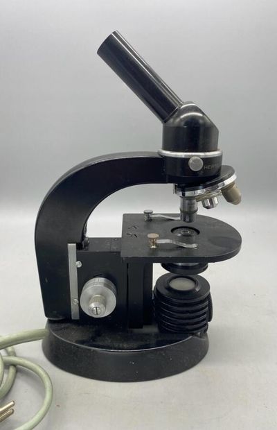 HERTEL & REUSS Optik, Cassel. Microscope...