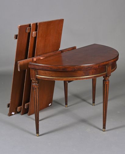 Table demi-lune en bois de placage, ouvrant...