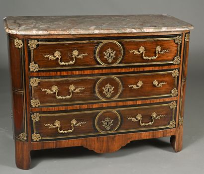 Commode en placage d'amarante et palissandre...