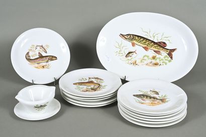 Partie de service de table en porcelaine...