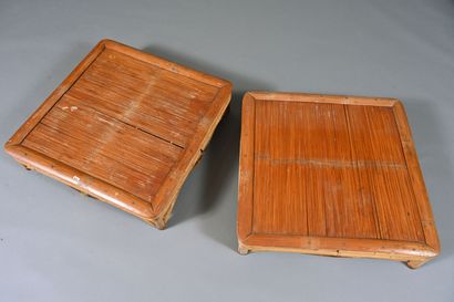 Suite de deux tables basses de forme carrée...