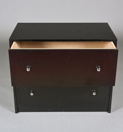 Lot comprenant : 
Commode en mélaminé noir...