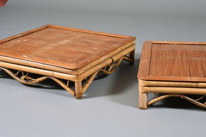 Suite de deux tables basses de forme carrée...