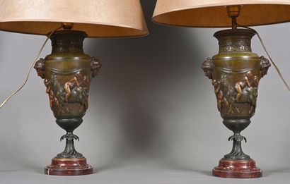 Paire de vases dans le style Louis XVI en...