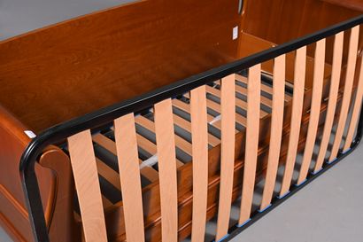 Lit de repos en bois à dossiers légèrement...
