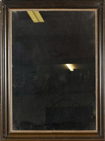 Miroir rectangulaire en bois et stuc laqué....