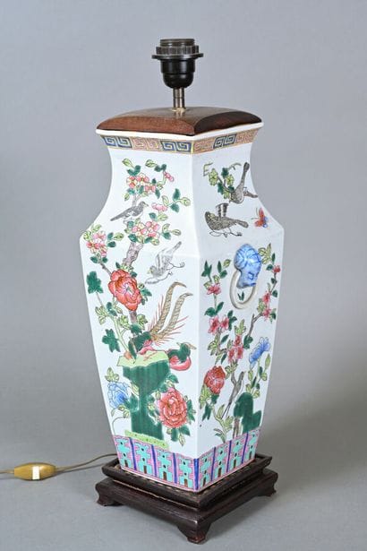 Chine, milieu du XXe siècle
Vase balustre...