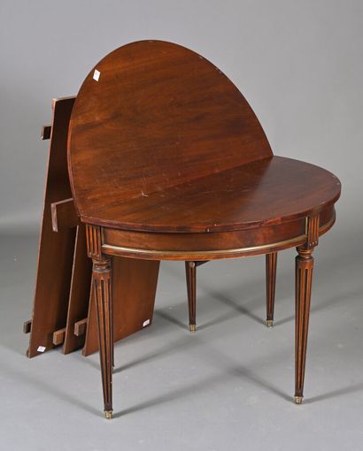 Table demi-lune en bois de placage, ouvrant...