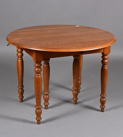 Table en bois mouluré et tourné à deux volets...
